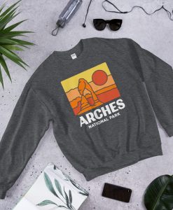 Vintage Arches National Park Moab Utah Heather Gray Unisex Sweatshirt