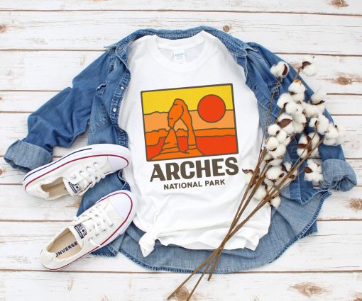 Vintage Arches National Park Utah Moab T-Shirt