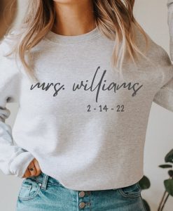 Mrs Wedding Date Crewneck Sweatshirt